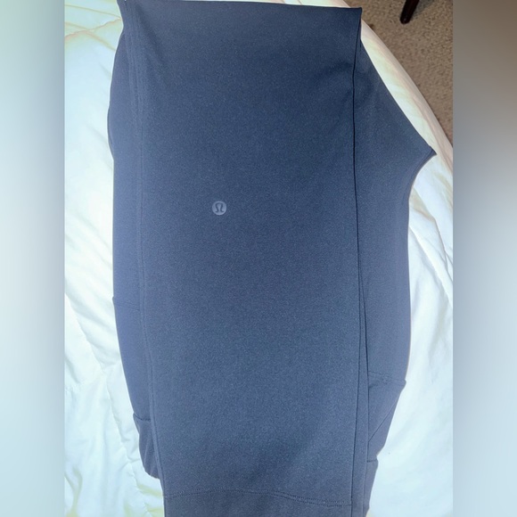 SOLD 🩵 Lululemon On The Fly Pant *Woven 27" Navy Blue Size 6 EC - Picture 4 of 6